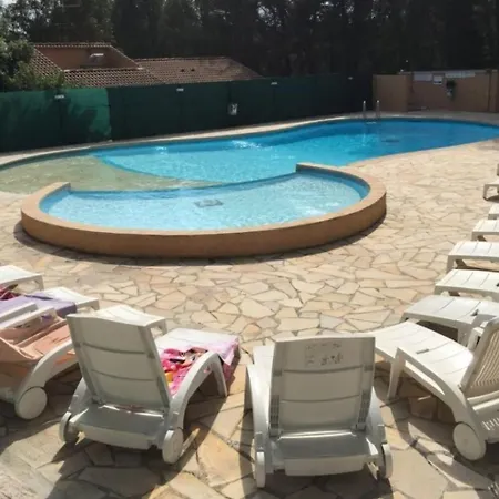 Terrasse Piscine דירה סנרי-סור-מר
