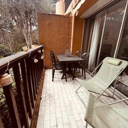 Terrasse Piscine Apartment *